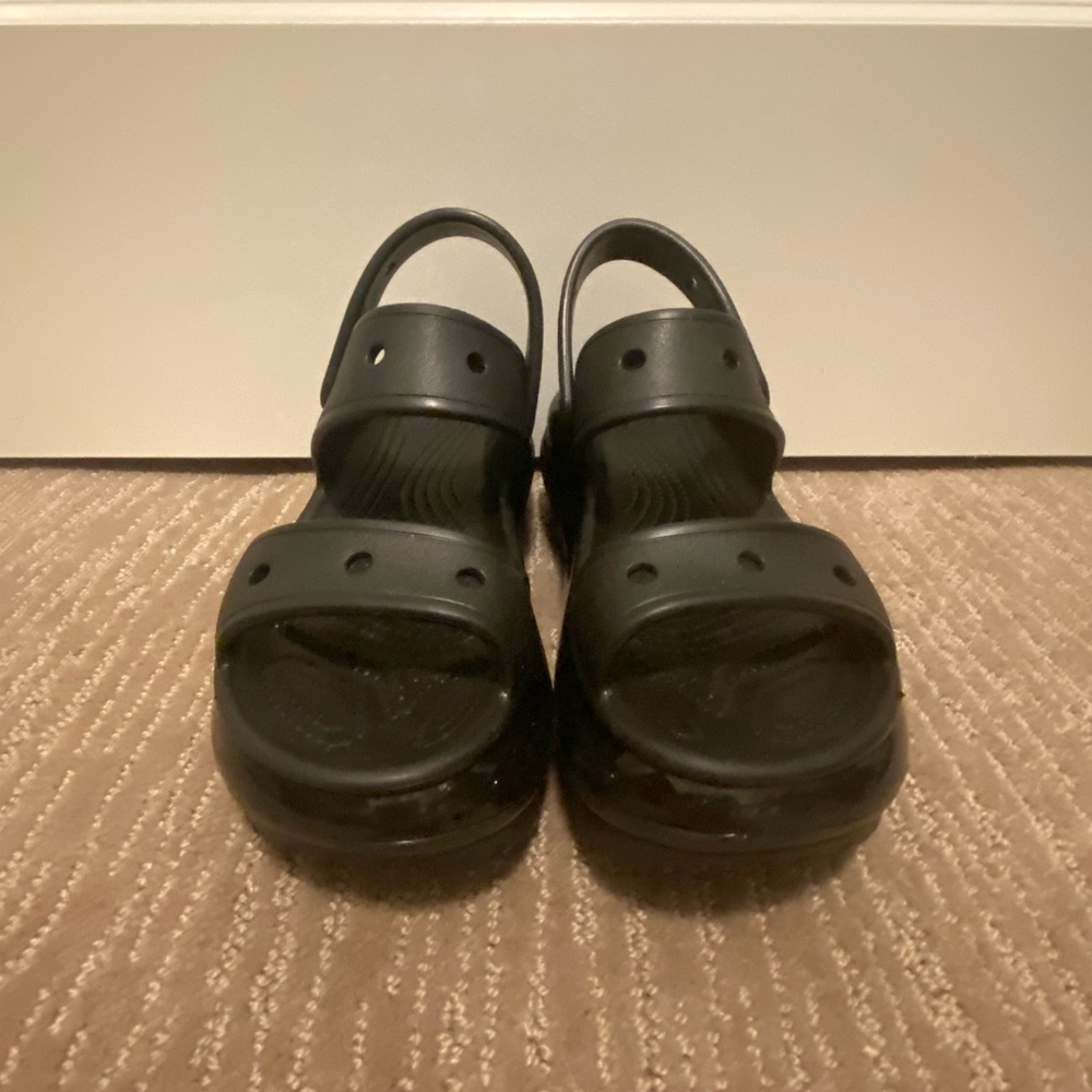 CROCS Megacrush sandal in black womens size 5